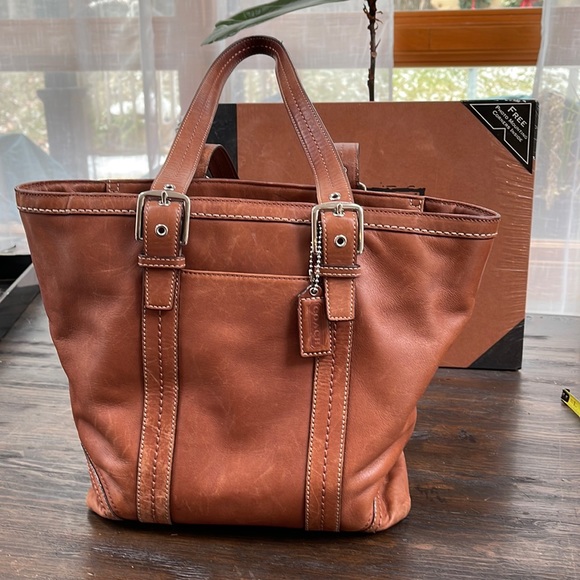Coach Handbags - Coach leather bag